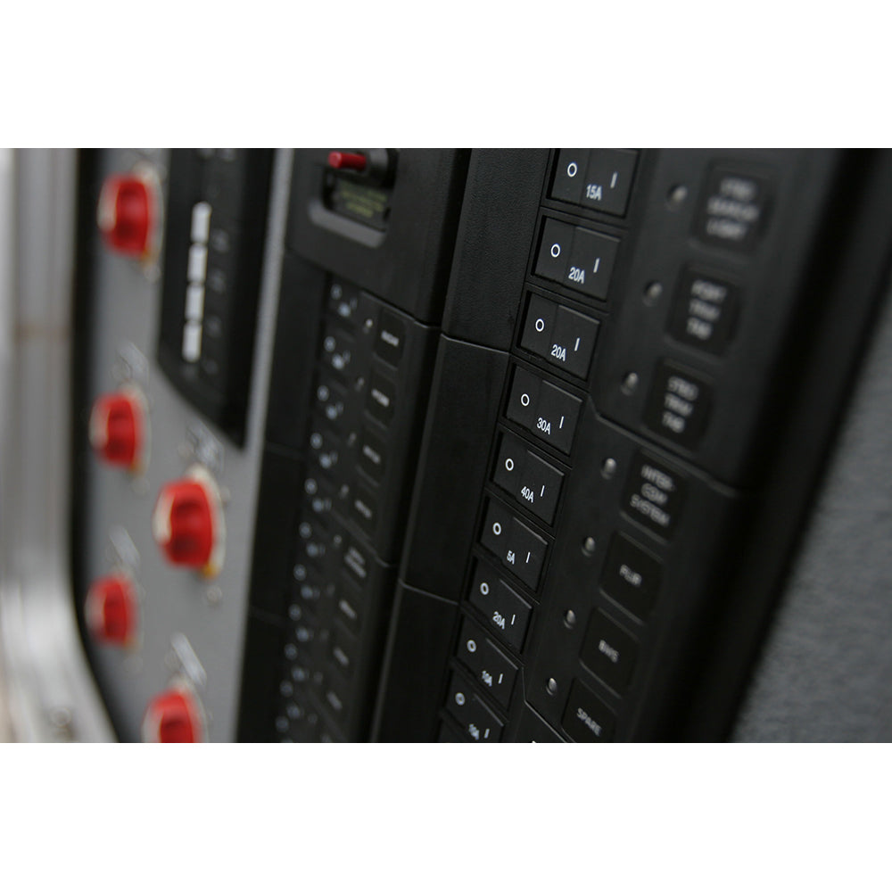 Blue Sea 7406 Single Pole Small Case 2 Flat Rocker Circuit Breaker    30 Amp 7406